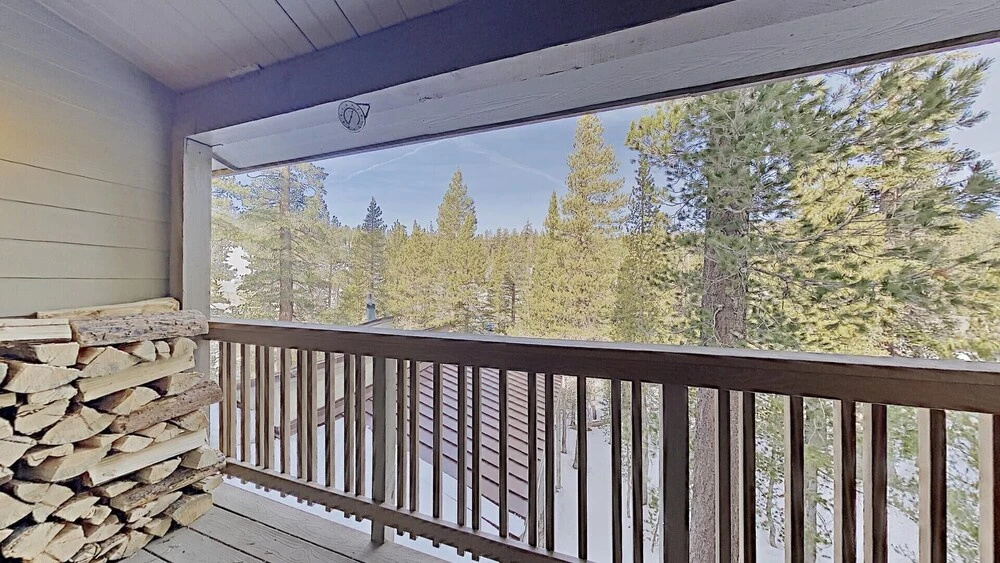 Spacious 2 Bedroom Condo with Loft! Stargazing, Quiet Neighborhood! by RedAwning