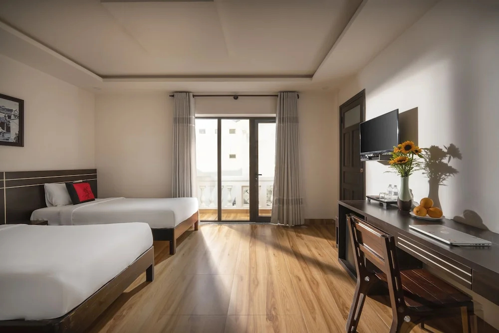 2 Bedrooms Standard Quadruple Family room with balcony