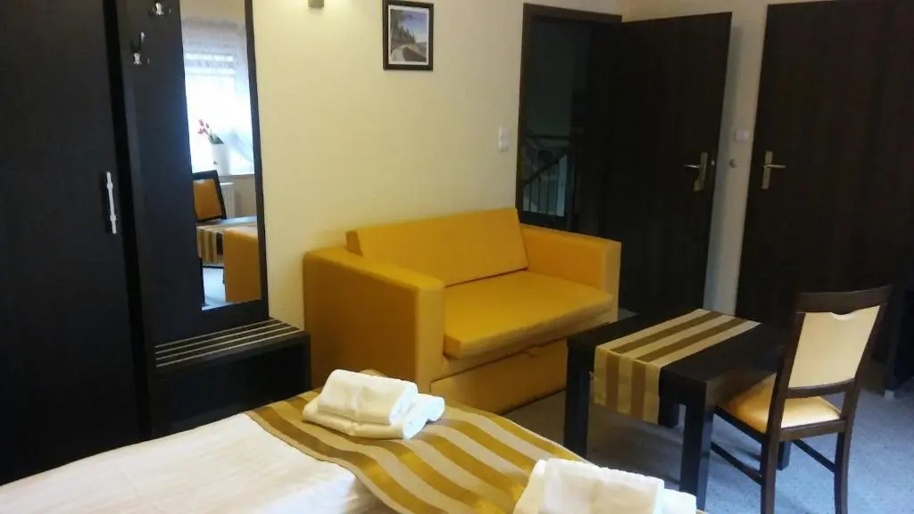 Hotel Pod Dębami - Chambres