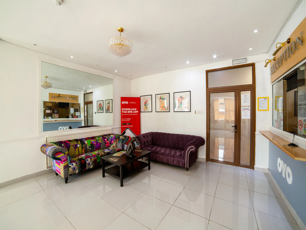 Lobby & Reception