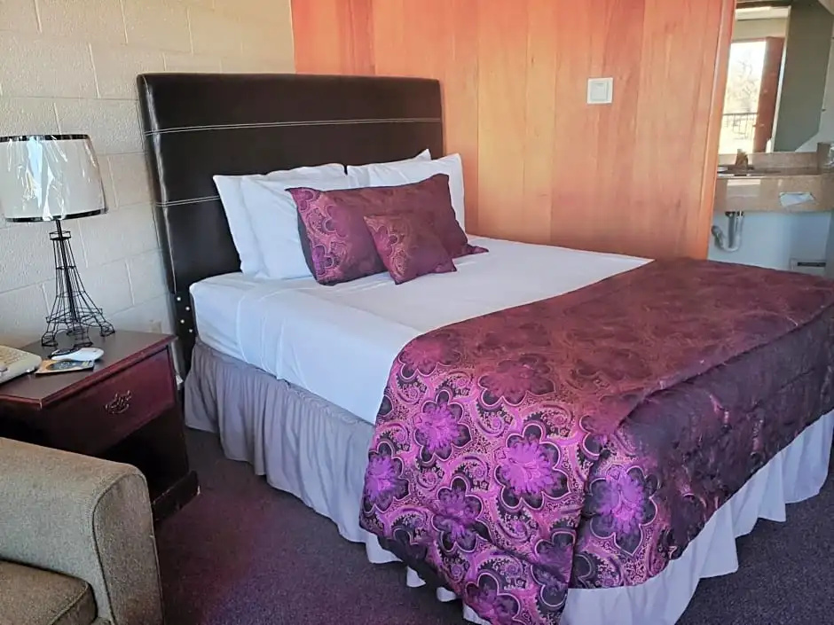 Double Suite (full double bed)