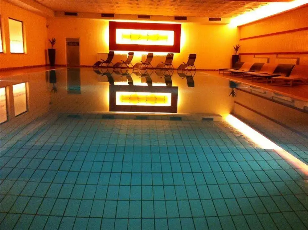 SCHLOSSHOF SÜDTIROL – Hotel & Camping Resort