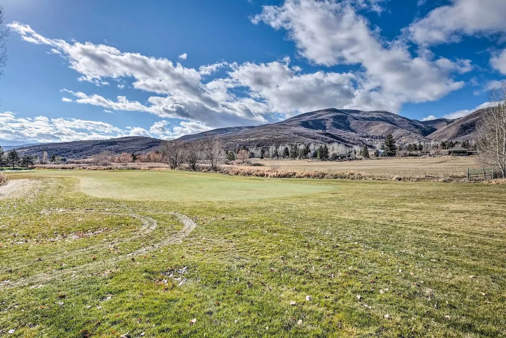 Large, Cozy Midway Studio w/ Mountain Views!