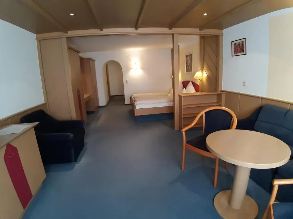 Standard Double room with balcony (full double bed)