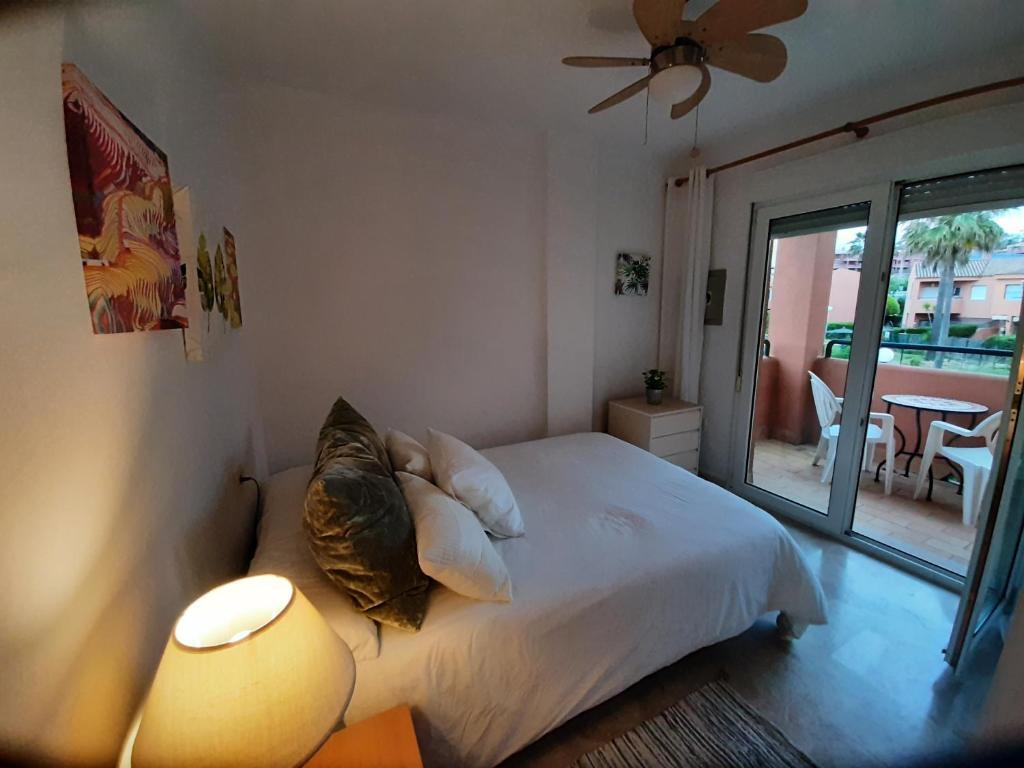 Коттедж с 4 комнатами в Manilva Beach 97
