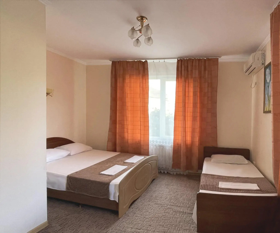 Standard Triple room with balcony