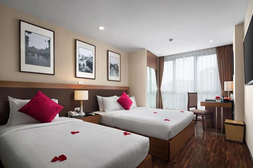Golden Moon Suite Hotel — 4