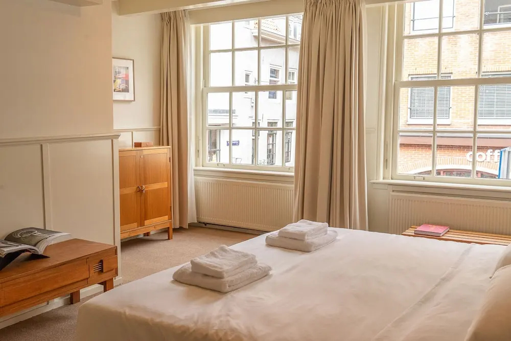 Deluxe Double room (full double bed)