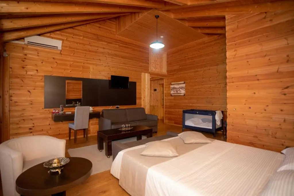 Deluxe Double room with balcony (full double bed)