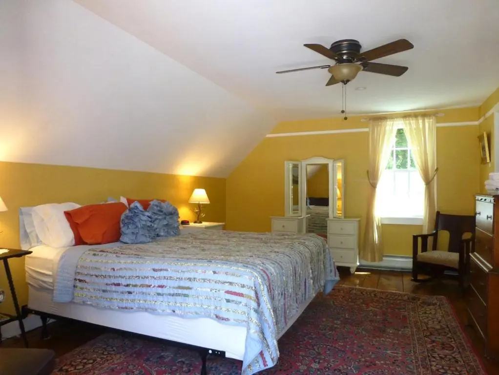 Standard Triple room with balcony