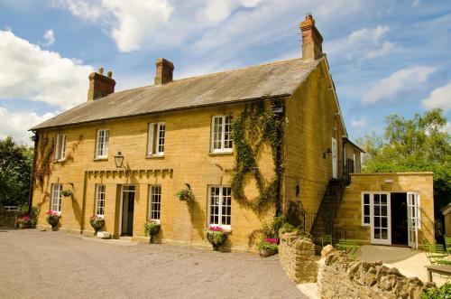 The Queens Arms by null