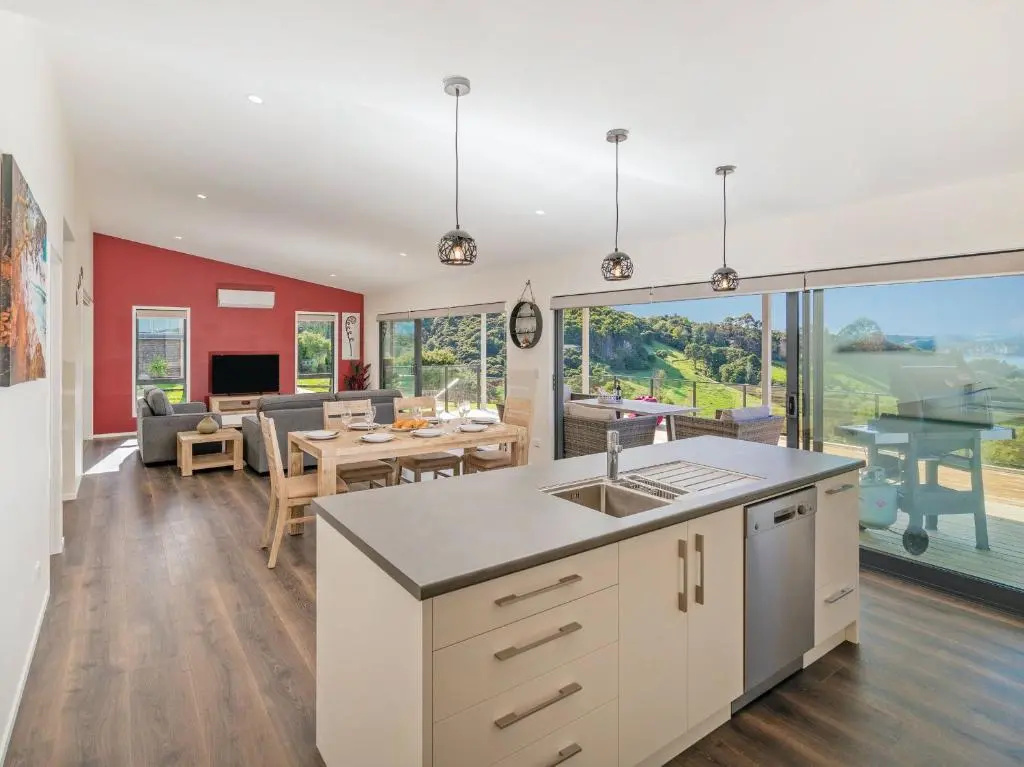 Peace and Paradise - Whitianga Holiday Home
