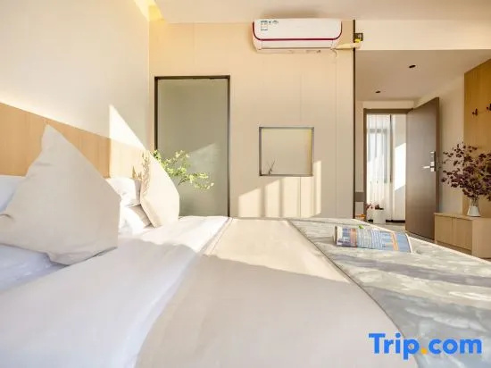 Standard Double room with view (full double bed)