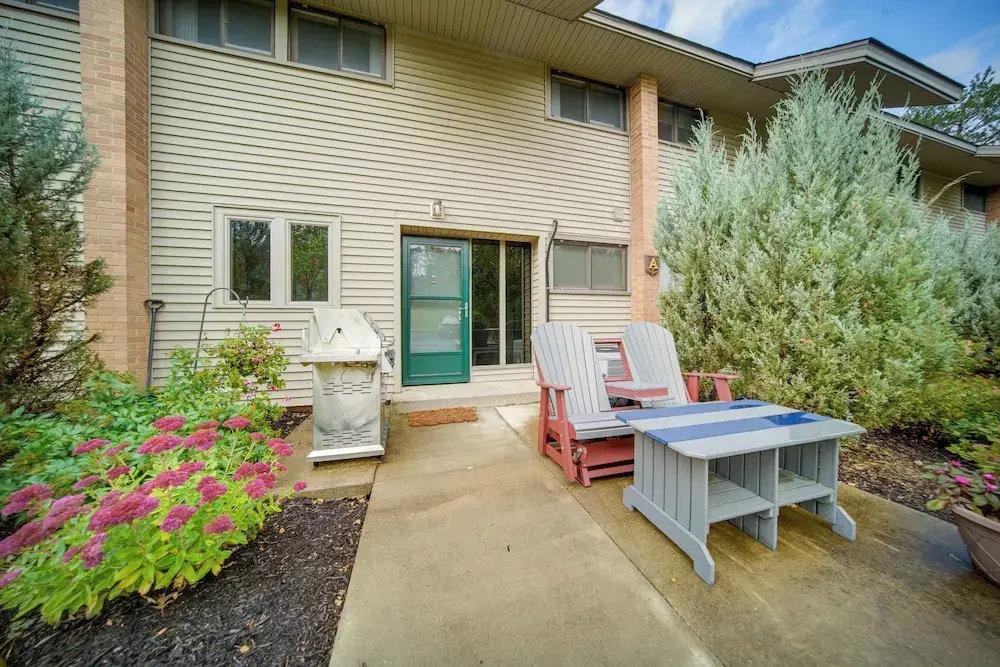 Lakeside Retreat in Dewittville w/ Pool Access!