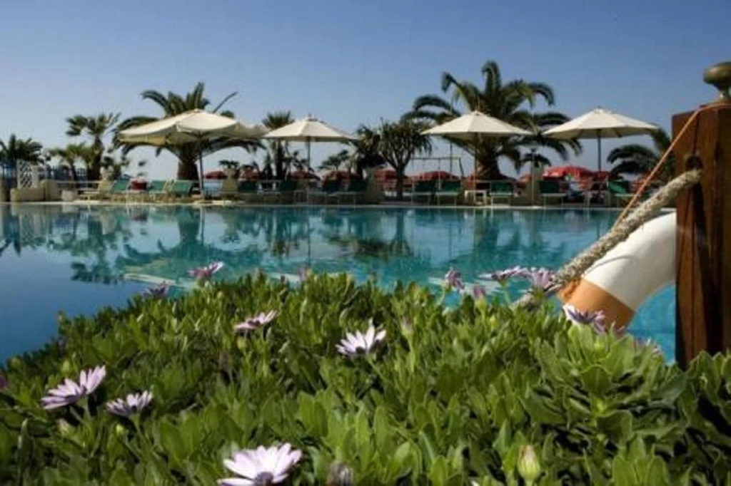 Grand Hotel La Playa - 4