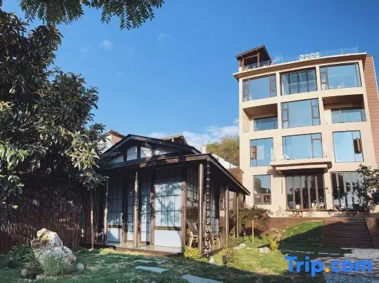 Fuxian Lake Cloud One and Two Homestays
