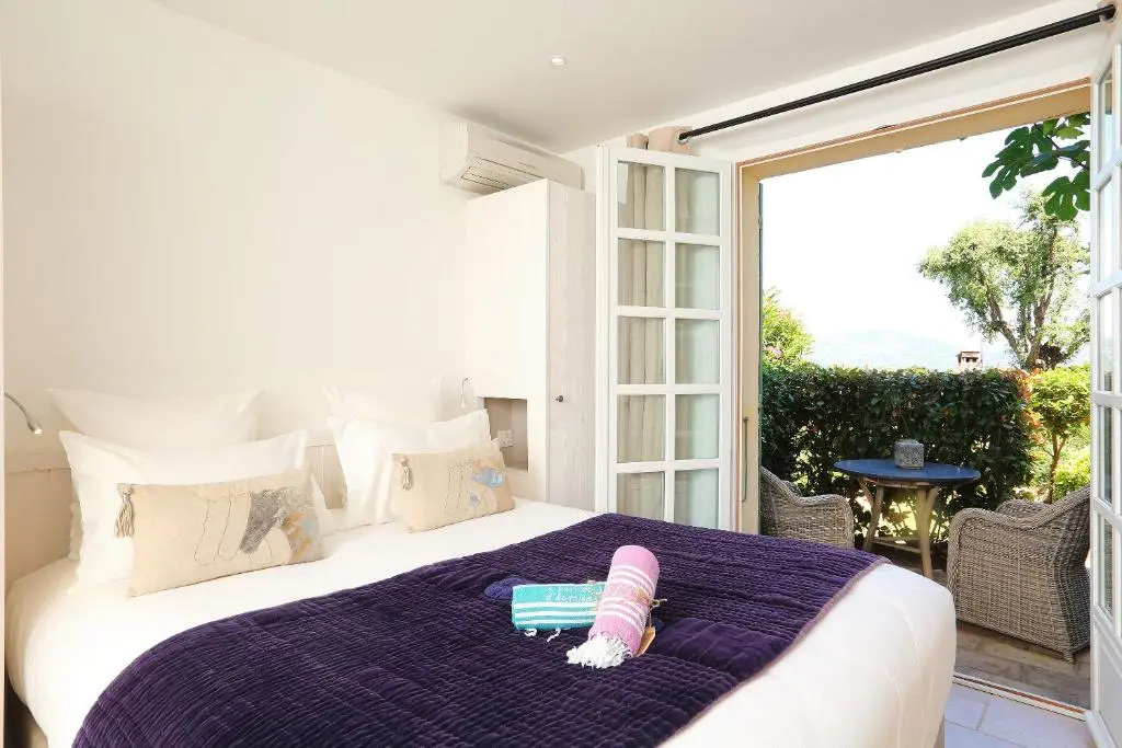 Classic Double room with sea view (full double bed)