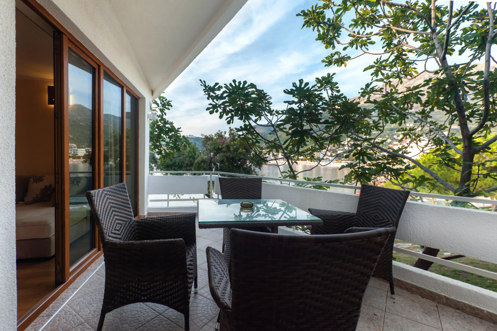 Balcony & Terrace