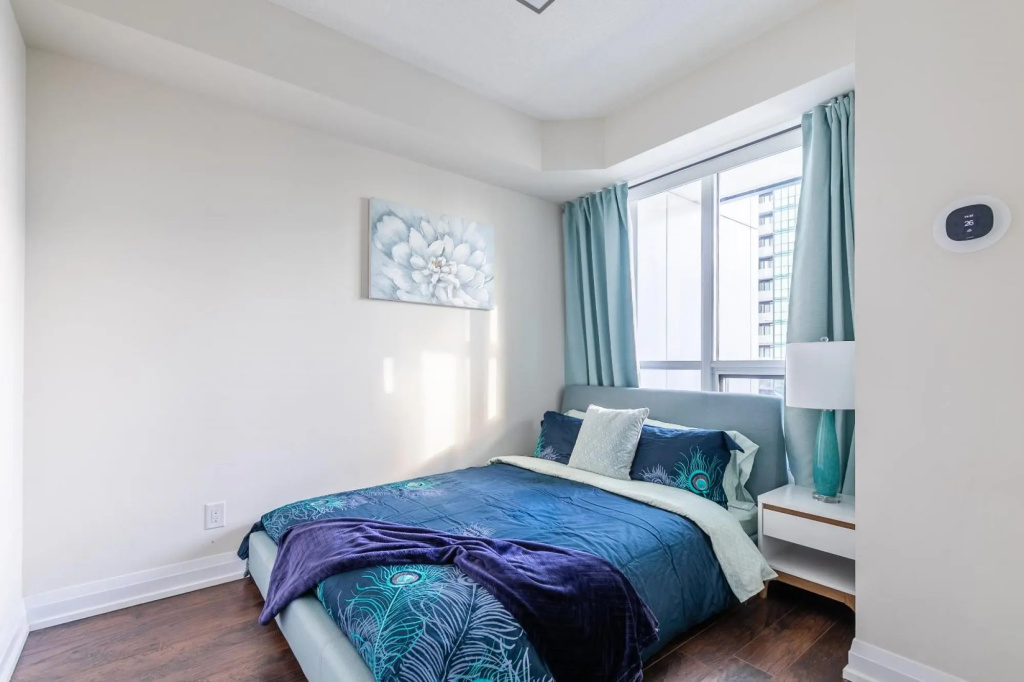 2 Bedroom 2 Bathroom Family Unit. FREE PARKING