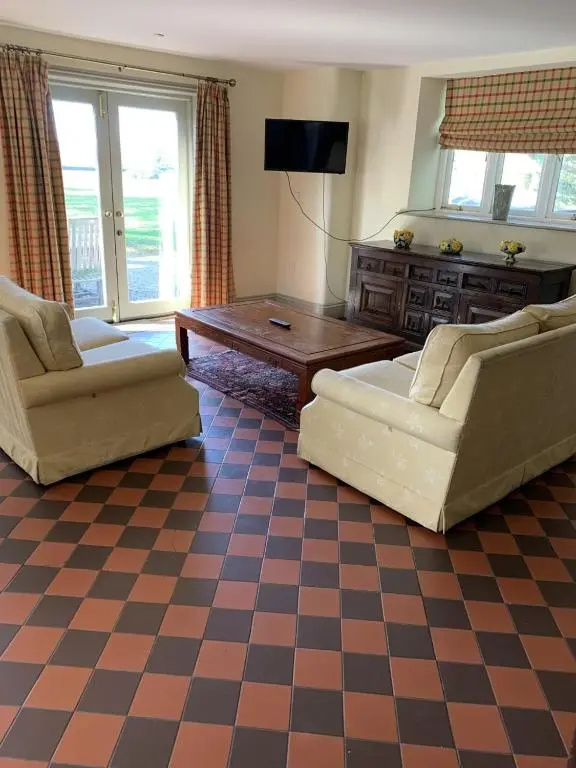 2 Bedrooms Cottage