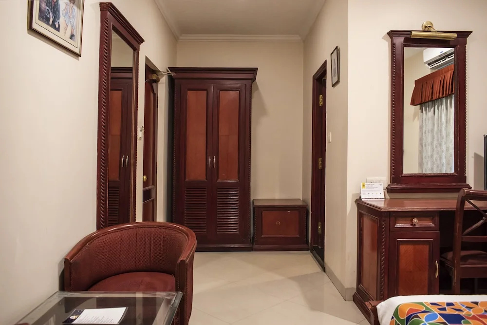 OYO 8198 Hotel Raj International - Général