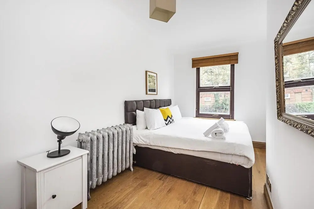 Stunning Light Filled 2 Bed Apartment + Parking Sleeps 7