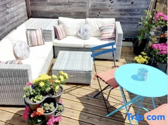 COUP de COEUR - Trés beau 2P avec grande Terrasse sur le PORT de ST Goustan