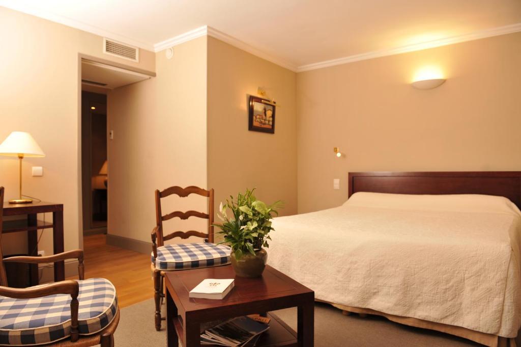 Hôtel des Pyrénées by null