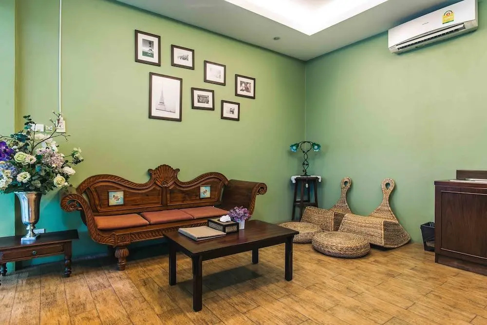 Lobby & Reception