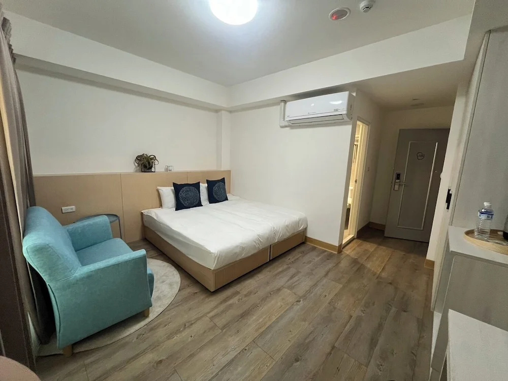 Deluxe Double room (full double bed)