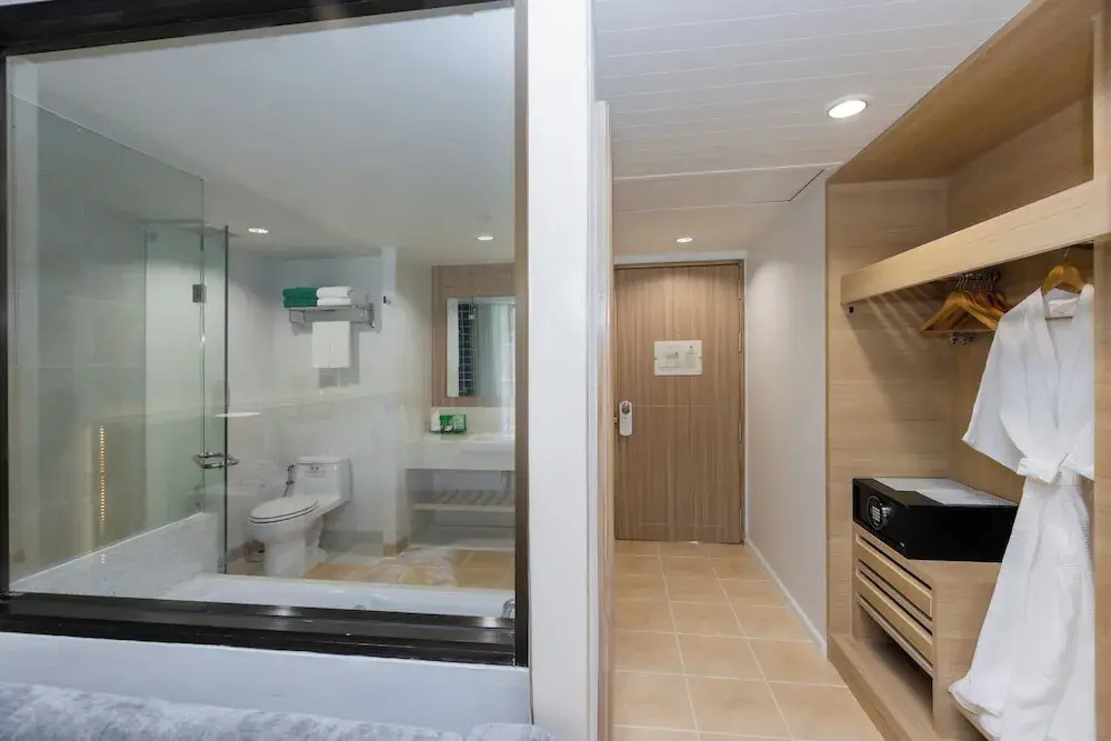 Двухместный номер Deluxe с балконом 2 отдельные кровати в The Briza Beach Resort Khaolak