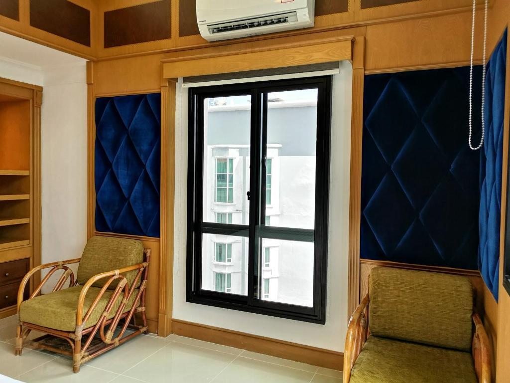 Marina Court Luxury Penthouse