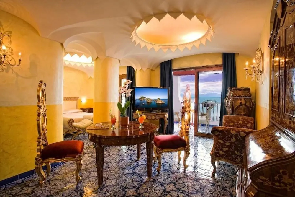 Deluxe Suite with balcony