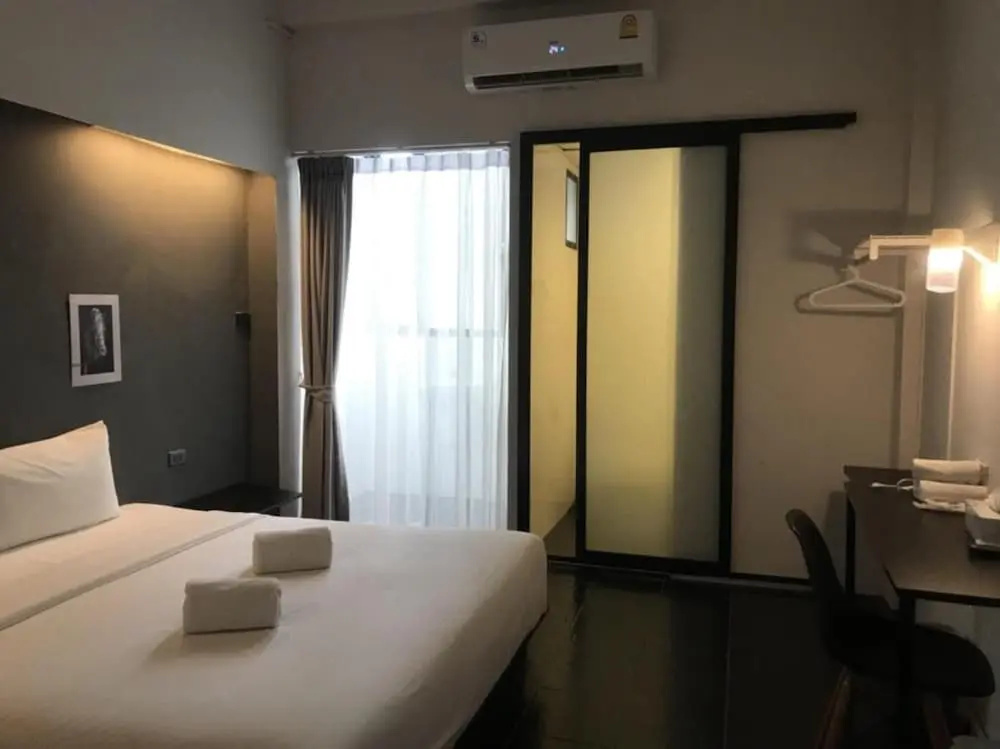 Deluxe Double room (full double bed)