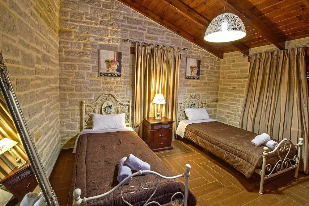 4 Bedrooms Villa