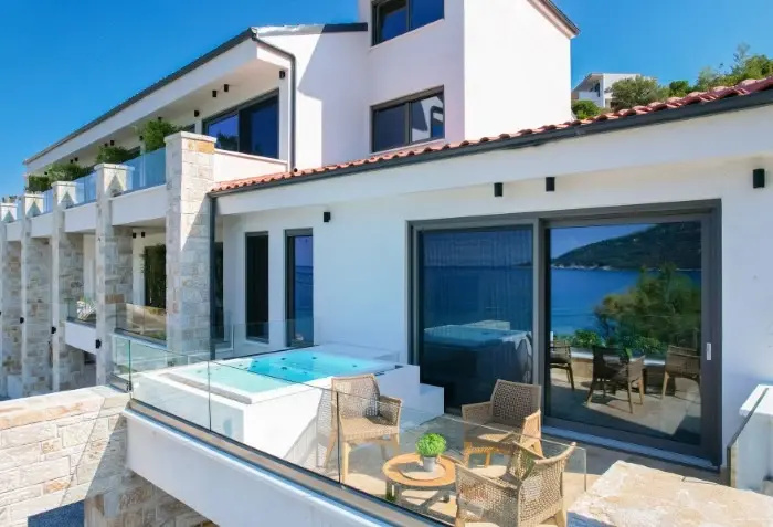 Essentia Luxury