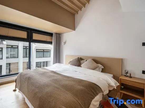 2 Bedrooms Villa