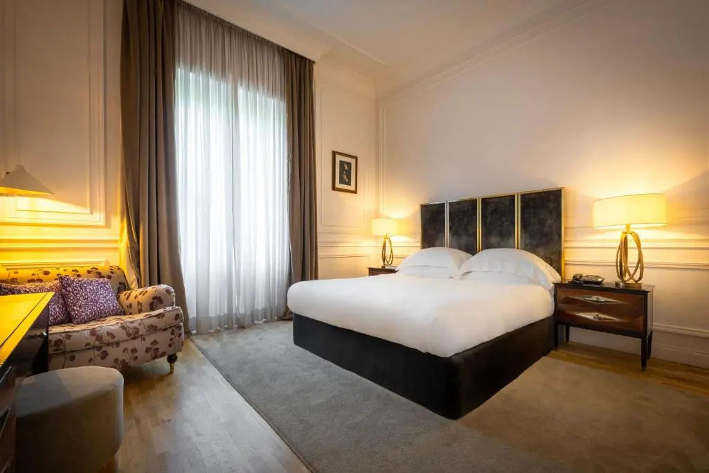 Deluxe Double room (full double bed)