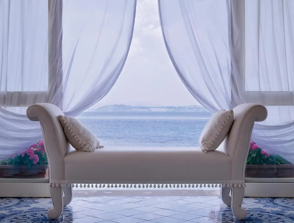 Deluxe Double room with sea view (full double bed)