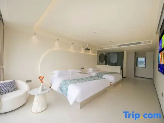 Standard Family room with balcony and seafront