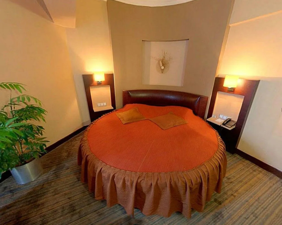 Mom Hotel - Général