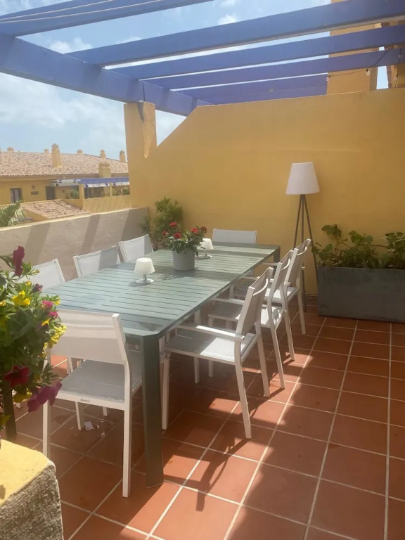 LA- Beautiful 3 Bedroom Penthouse Close to sea