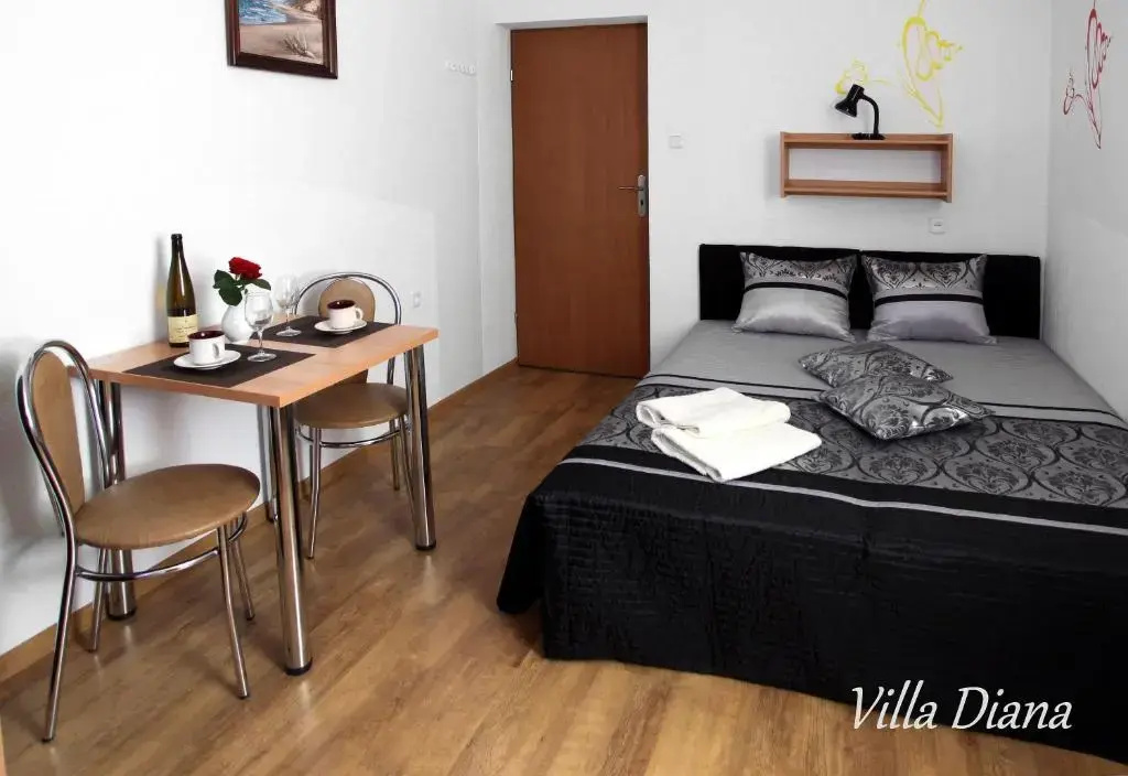 Classic Double room (full double bed)