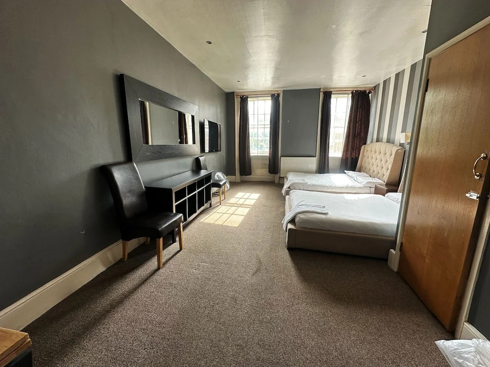 Четырёхместный номер Standard в Somerset Hotel Baker Street London