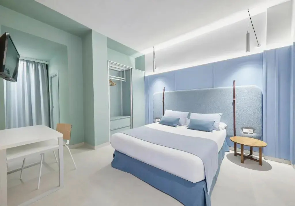 Standard Double room with partial sea view (full double bed)