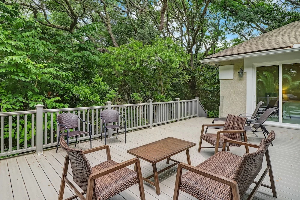 Dog Friendly Home Includes Beach Access and Bike Free to Use during Stay by RedAwning