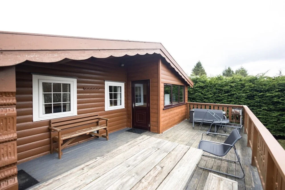 Rural 3 Bed Log Cabin Getaway