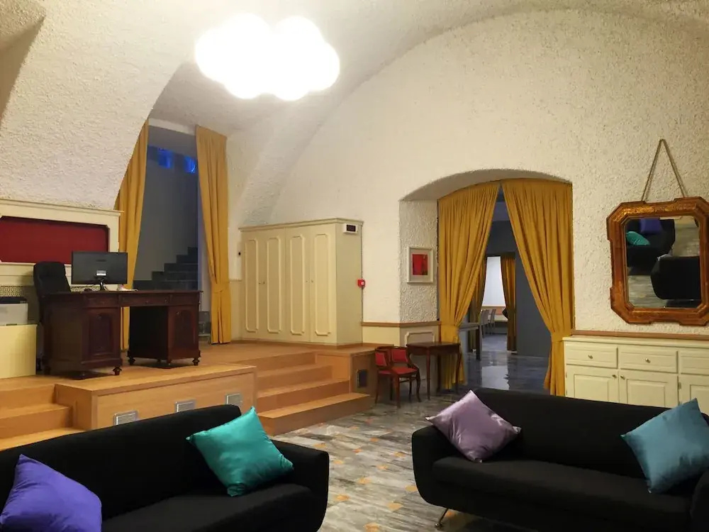 Lobby & Reception