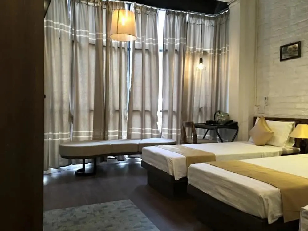 Luxury Backpakers Hotel — фото