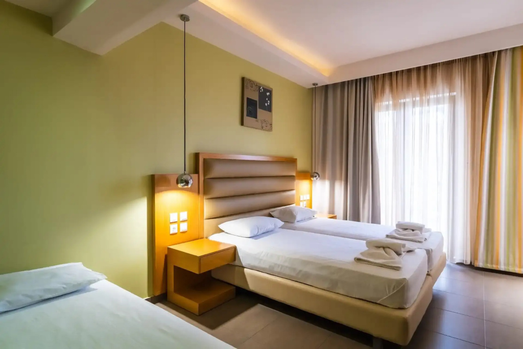 Standard Triple room